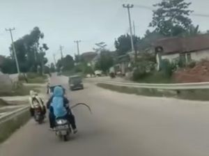 Polisi Telusuri Video Viral Pelajar Acungkan Sajam di Flyover Cibadak