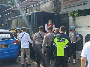 Momen Bripka Ricky-Kuat Maruf Dibawa ke Pengadilan Jakarta Selatan Momen Bripka Ricky-Kuat Maruf Dibawa ke Pengadilan Jakarta Selatan