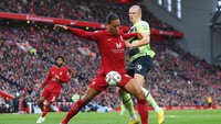 Haaland terutama tidak mampu melewati adangan benteng Liverpool, Virgil van Dijk. (Foto: Getty Images/Laurence Griffiths)