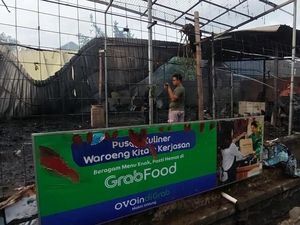 Pusat Kuliner di Sucen Kudus Terbakar, 8 Kios Ludes Pusat Kuliner di Sucen Kudus Terbakar, 8 Kios Ludes