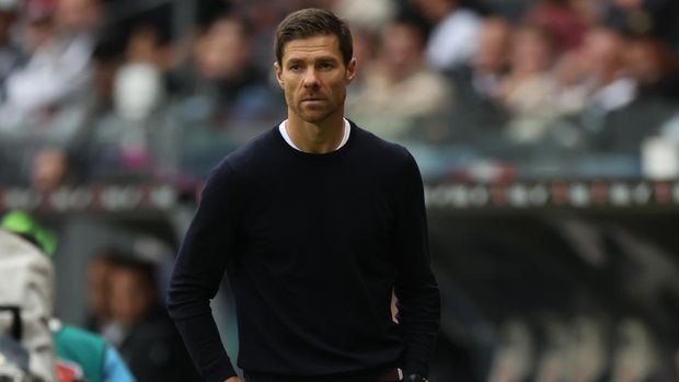 FRANKFURT AM MAIN, GERMANY - OCTOBER 15: Head coach Xabi Alonso of Leverkusen reacts during the Bundesliga match between Eintracht Frankfurt and Bayer 04 Leverkusen at Deutsche Bank Park on October 15, 2022 in Frankfurt am Main, Germany. (Photo by Alex Grimm/Getty Images)