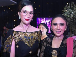 Yuni Shara Selalu Bangga Pakai Kebaya