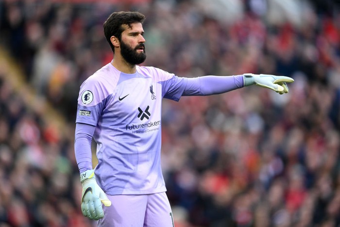 Alisson Becker MANCHESTER, ENGLAND - APRIL 10: Alisson Becker of Liverpool in action during the Premier League match between Manchester City and Liverpool at Etihad Stadium on April 10, 2022 in Manchester, England. (Photo by Michael Regan/Getty Images)