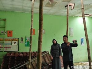 Miris! Atap SDN 1 Sukaratu Tasik Nyaris Ambruk Menimpa Siswa Miris! Atap SDN 1 Sukaratu Tasik Nyaris Ambruk Menimpa Siswa