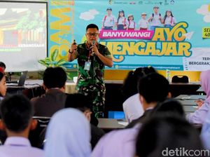 Saat Ketua DPRD dan Dandim Jadi Guru Dadakan di Banyuwangi Ayo Mengajar 2022 Saat Ketua DPRD dan Dandim Jadi Guru Dadakan di Banyuwangi Ayo Mengajar 2022