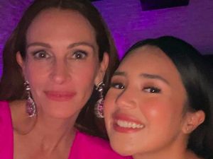 8 Gaya Beby Tsabina di Premier Ticket To Paradise, Ketemu Julia Roberts