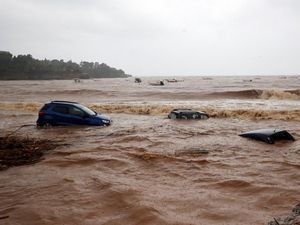 Bencana Banjir Bandang: Pengertian, Penyebab dan Pencegahan Bencana Banjir Bandang: Pengertian, Penyebab dan Pencegahan