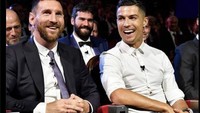 Ballon dOr 2022 ramai disebut sebagai akhir dari sebuah era. Lionel Messi dan Ronaldo yang dulu mendominasi ajang itu kini sudah terlempar jauh dari persaingan. Foto: dok. Internet/Twitter