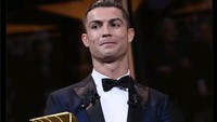 Salah satu meme yang meledek Ronaldo juara Bench dOr 2022. Foto: dok. Internet/Twitter
