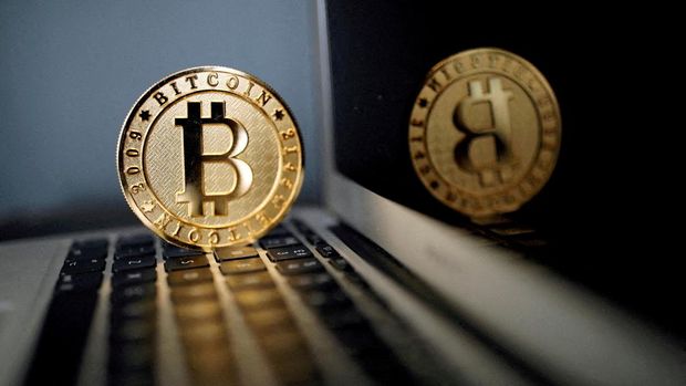 FILE PHOTO: A bitcoin representation is seen in an illustration picture taken at La Maison du Bitcoin in Paris, France, June 23, 2017. REUTERS/Benoit Tessier/File Photo