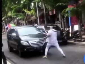 Viral! Ulah Petarung MMA Aussie Bikin Takut Warga di Kuta Viral! Ulah Petarung MMA Aussie Bikin Takut Warga di Kuta