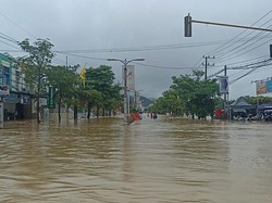 Akses Jalan Nasional Trenggalek-Tulungagung Putus Terendam Banjir