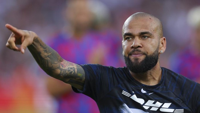 BARCELONA, SPAIN - AUGUST 07: Dani Alves of Pumas UNAM gestures ahead of the Joan Gamper Trophy match between FC Barcelona and Pumas UNAM at Spotify Camp Nou on August 07, 2022 in Barcelona, Spain. (Photo by Eric Alonso/Getty Images)