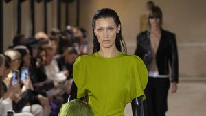 10 Koleksi Victoria Beckham Spring/Summer 2023, Pertamakali Show di Paris