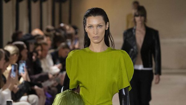 10 Koleksi Victoria Beckham Spring/Summer 2023, Pertamakali Show di Paris