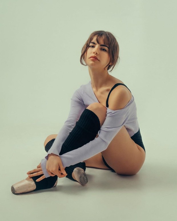 Foto: instagram.com/violetta Bodysuits dan sweater/