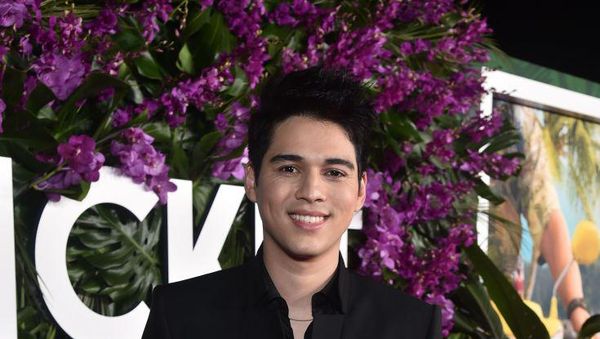 Gagahnya Maxime Bouttier di Red Carpet Ticket to Paradise