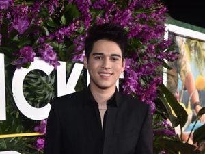 Gagahnya Maxime Bouttier di Red Carpet Ticket to Paradise