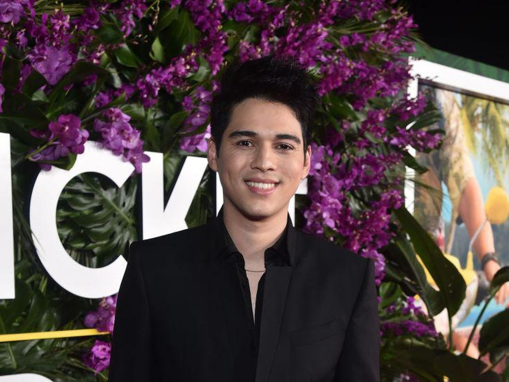 Gagahnya Maxime Bouttier di Red Carpet Ticket to Paradise Gagahnya Maxime Bouttier di Red Carpet Ticket to Paradise