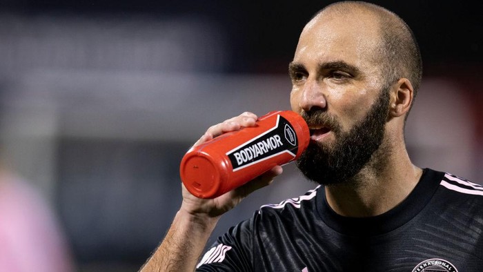 Gonzalo Higuain NEW YORK, NY - OCTOBER 17: Gonzalo Higuain #10 of Inter Miami takes a drink as he heads in to the locker room during the half time break of the Eastern Conference Round One match in the Audi 2022 MLS Cup Playoff against New York City FC at Citi Field on October 17, 2022 in New York City. (Photo by Ira L. Black - Corbis/Getty Images)