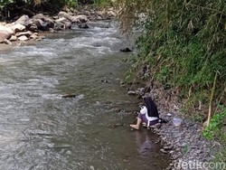 Ibu di Sukabumi Turun ke Sungai Cari Anaknya yang Sepekan Hilang