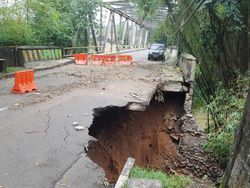 Pemkot Bogor: Perbaikan Longsor Jembatan Cisadane Tunggu Desain Kelar