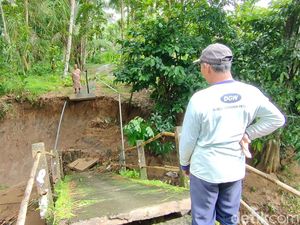 Jembatan Tapen Kulon Progo Putus Usai Diterjang Banjir Bandang