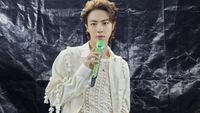 8 Foto Kim Seokjin BTS yang akan Segera Wamil dan Cukur Rambut