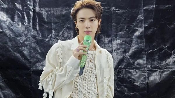 8 Foto Kim Seokjin BTS yang akan Segera Wamil dan Cukur Rambut
