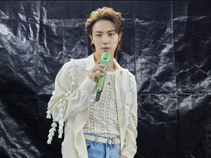 8 Foto Kim Seokjin BTS yang akan Segera Wamil dan Cukur Rambut 8 Foto Kim Seokjin BTS yang akan Segera Wamil dan Cukur Rambut