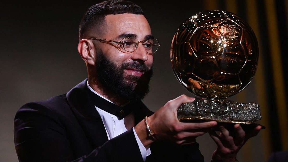 Karim Benzema raih Ballon dOr 2022. (Foto: AFP via Getty Images/FRANCK FIFE)