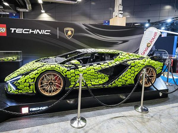 Mirip Banget, Lamborghini Ini Terbuat dari Kepingan Lego