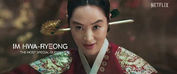 Kim Hye Soo sebagai karakter utama drama The Queen's Umbrella.