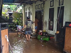150 KK di Bebandem Karangasem Mengungsi ke Rumah Kerabat-Balai Banjar