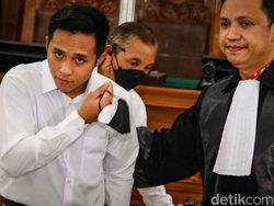 Bharada E Lepas Masker Saat Sidang, Tak Seperti Ferdy Sambo-Putri