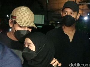 Dugaan Tak Mau Hilang Job di Balik Damai Lesti Kejora dan Rizky Billar Dugaan Tak Mau Hilang Job di Balik Damai Lesti Kejora dan Rizky Billar