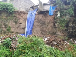 Jogja Diguyur Hujan Intensitas Tinggi, Tebing Sungai di Tegalrejo longsor