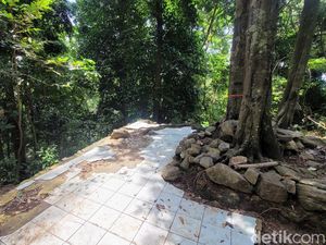 Kisah Makam-makam Keramat Palsu di Sukabumi yang Dihancurkan FPI Kisah Makam-makam Keramat Palsu di Sukabumi yang Dihancurkan FPI