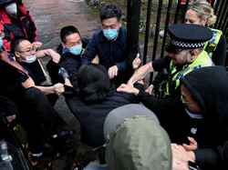 Demonstran Dipukuli di Halaman Konsulat China, Inggris Selidiki