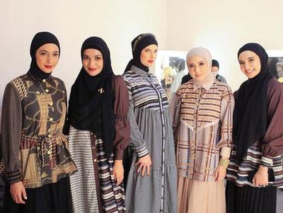 7 Pesona Nabila Syakieb Tampil Beda Berhijab, Dipuji Cantik Bak Barbie Arab