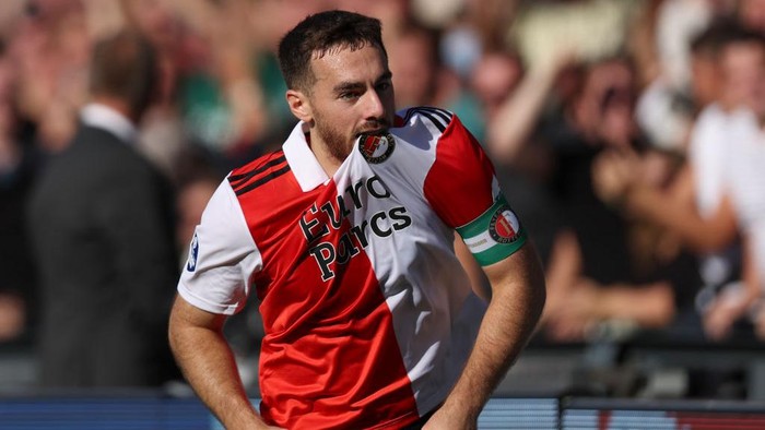 ROTTERDAM, NETHERLANDS - OCTOBER 09: Orkun Kokcu of of Feyenoord Rotterdam scores the 1-0 celebrating his goal 1-0 during the Dutch Eredivisie match between Feyenoord and FC Twente at Feyenoord Stadium on October 9, 2022 in Rotterdam, Netherlands. (Photo by Herman Dingler/NESImages/DeFodi Images via Getty Images)