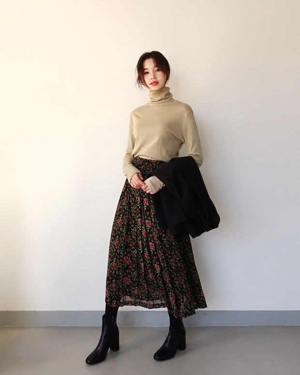 Padu padan turtleneck top/Foto: Instagram.com/Dahongstyle Padu padan turtleneck top