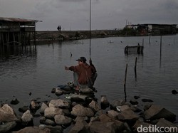 Curhat Warga Ingin Pantai Marunda Dipercantik
