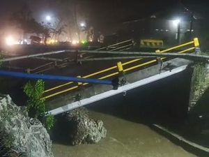 Jembatan di Palopo Ambruk, Polisi Lalu Lintas Berlakukan Sistem Buka Tutup