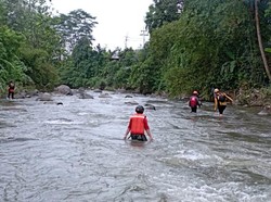 Pencarian Terakhir Bocah Hanyut di Sukabumi, Tim SAR Turunkan Drone