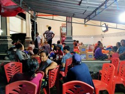 Ratusan Korban Banjir Bandang Jembrana Bertahan di Pengungsian