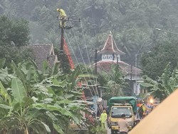 PLN Padamkan Sementara Listrik di Area Banjir Malang
