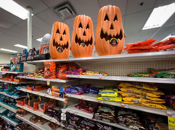 Potret Halloween Tahun Ini Tambah Seram, Ada Hantu Inflasi!