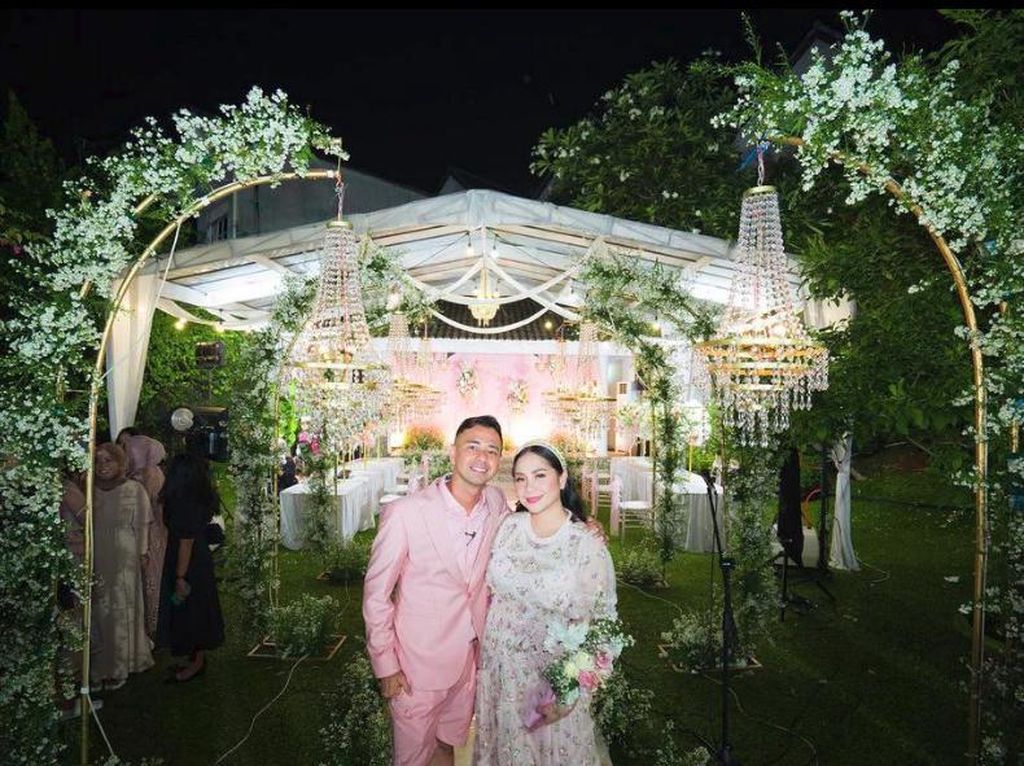 Raffi Ahmad dan Nagita Resepsi Lagi di Ultah Pernikahan ke-8 Raffi Ahmad dan Nagita Resepsi Lagi di Ultah Pernikahan ke-8