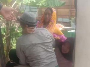 Ricuh Eksekusi Lahan di Enrekang, Remaja Kena Gas Air Mata-Dilarikan ke RS Ricuh Eksekusi Lahan di Enrekang, Remaja Kena Gas Air Mata-Dilarikan ke RS